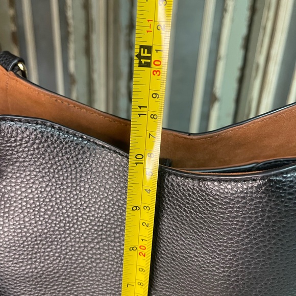 Seven Days Vegan Black Leather Shoulder Bag with Gold Chain - Picture 13 of 14